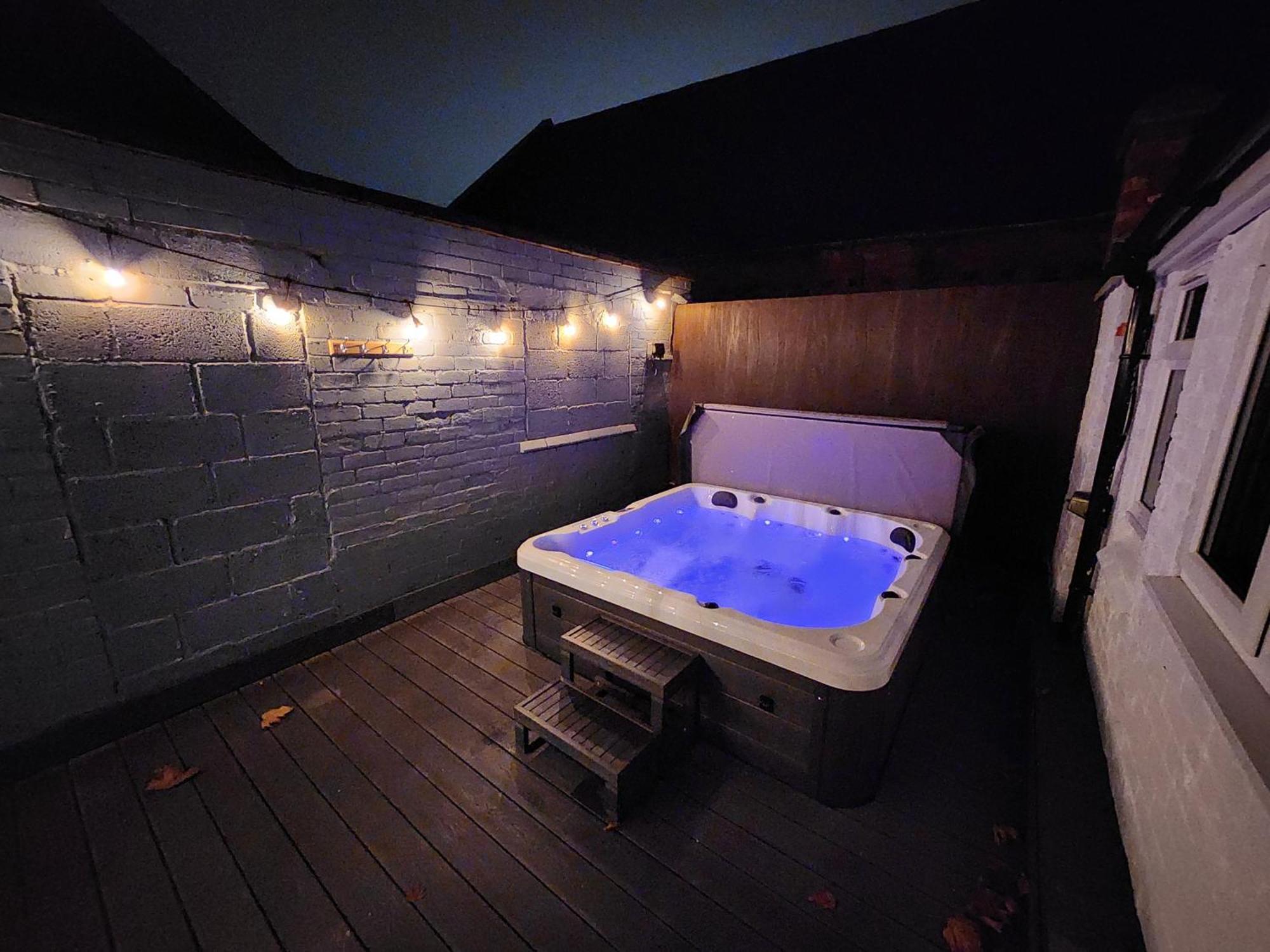 Derby City Centre Apartment With Roof Top Hot Tub Exterior photo