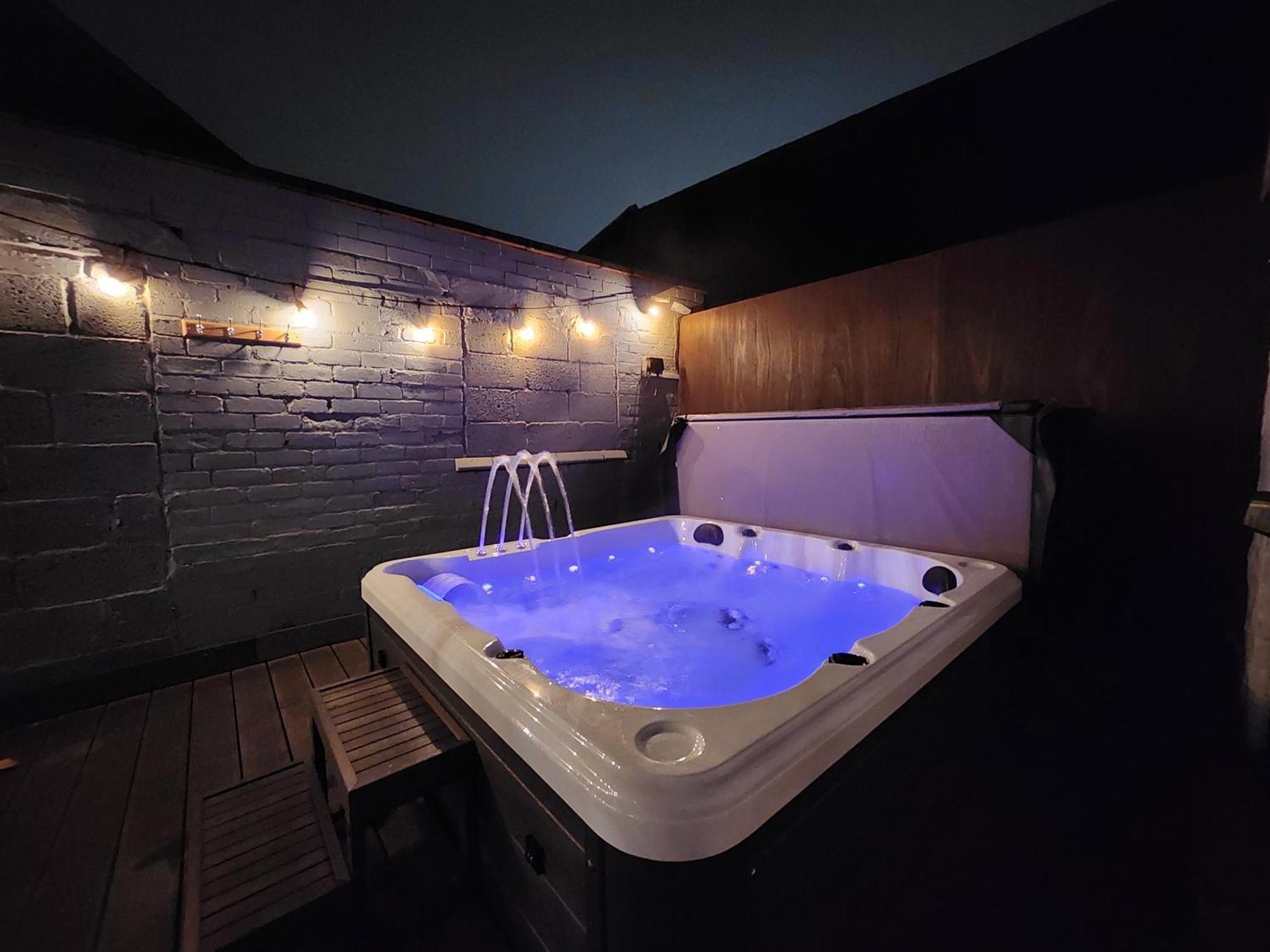 Derby City Centre Apartment With Roof Top Hot Tub Exterior photo